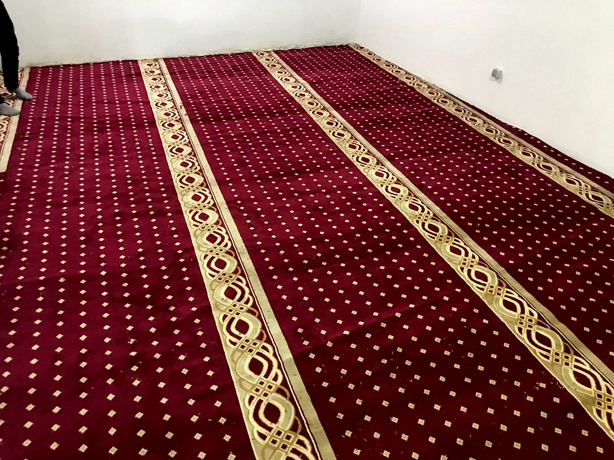 saflı bordo klasik polip cami halısı Bordo Saflı Cami Halısı Klasik Cami halısı Bordo renk mescid halısı kırmızı saflı seccadeli cami halısı ucuz cami halıları en uygun fiyatlı cami halısı Bordo cami halısı benekli mescid halısı Bordo saflı düz benekli mescit halısı cami halıları fiyatları renkleri en hesaplı cami halısı fiyatı klasik