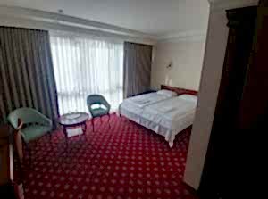 706 Desenli Kırmızı Soft Velür Duvardan duvara halı