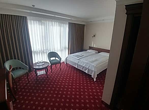 706 Desenli Kırmızı Soft Velür Duvardan duvara halı döşemelik halı duvardan duvara halı otel ofis halı kaplama halıflex fiyatları modelleri