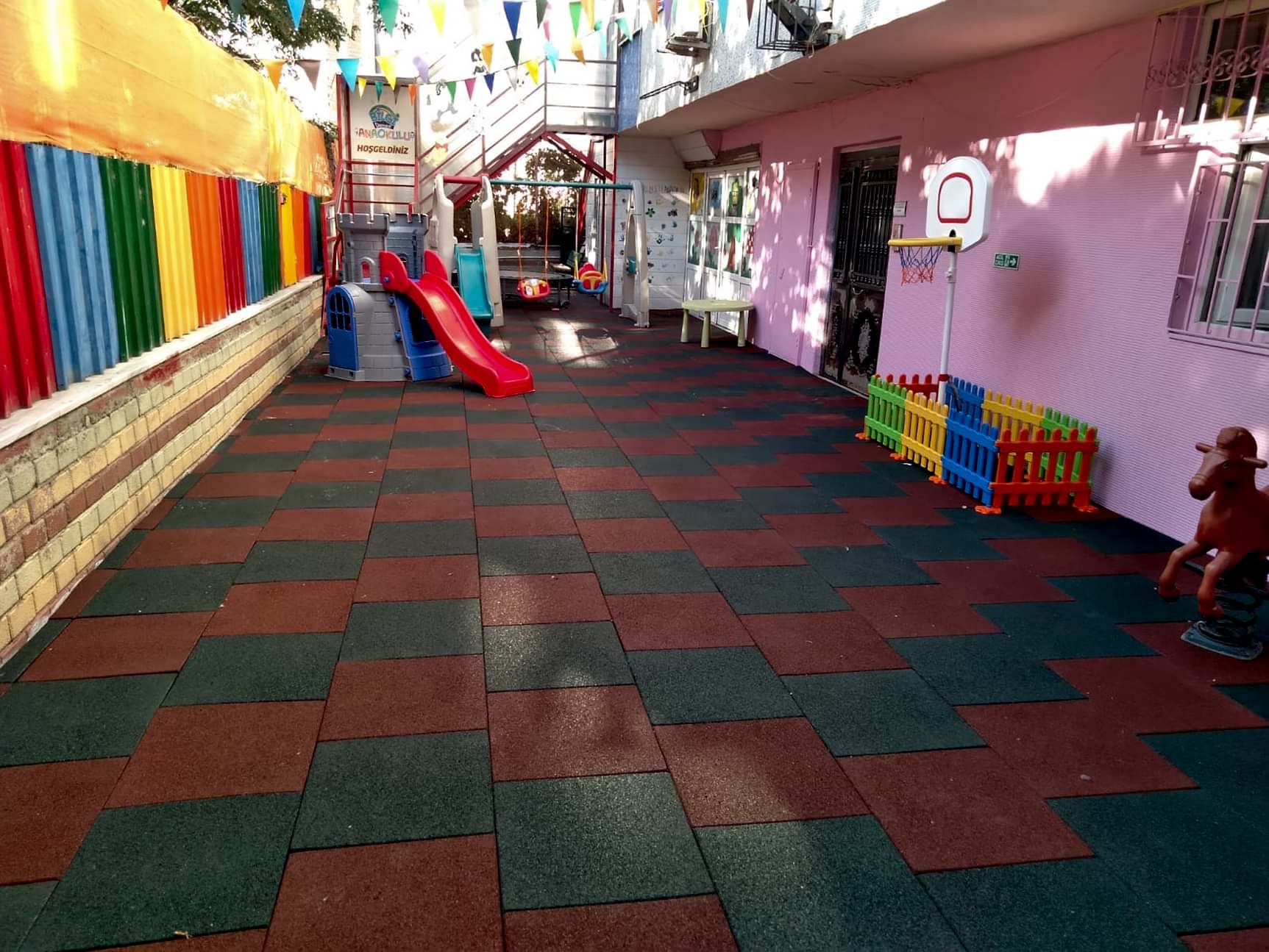 anaokulu kauçuk zemin