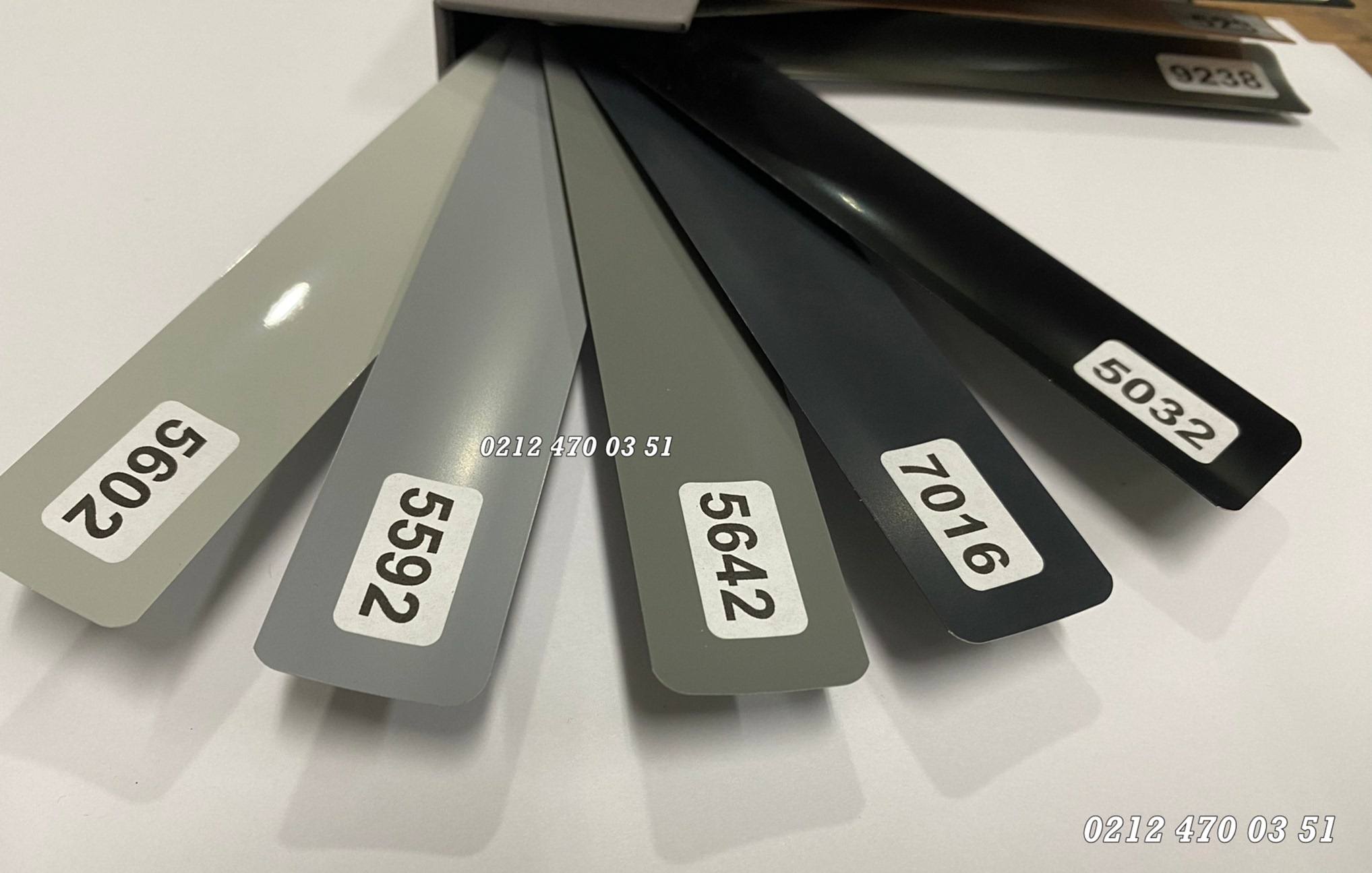 Gri Renk Aluminyum Jaluzi Perde Ofis Perdesi Gri Metal Jaluzi perde Gri özel imalat jaluzi perde toptan aluminyum Gri ofis perdesi istanbul jaluzi perde