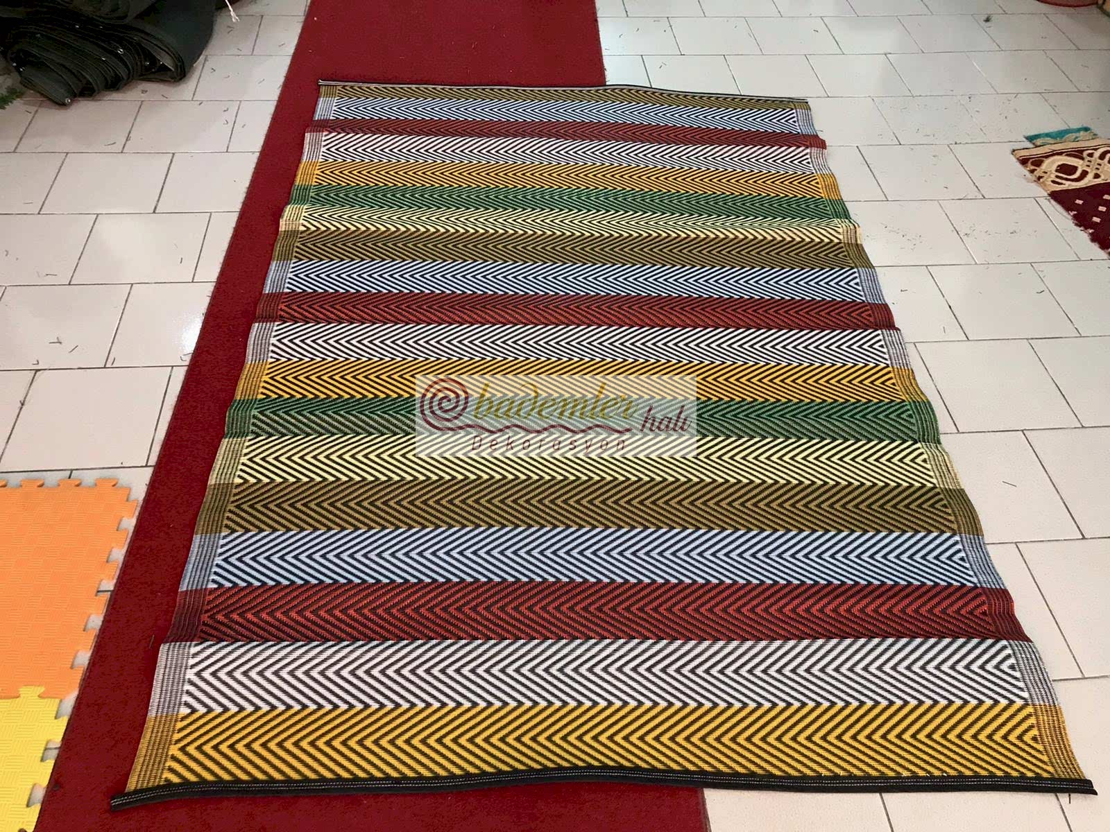 Balık Sırtı Model Hasır Kilim Piknik hasırı istanbul İstoç plastik hasır toptancısı cami hasırı desenli renkli piknik hasırı ucuz hasır toptan hasır kilim