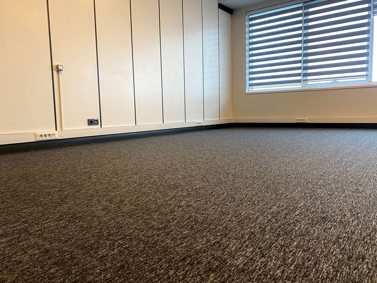 çizgili otel koridor halıfleks kaplama duvardan duvara halı