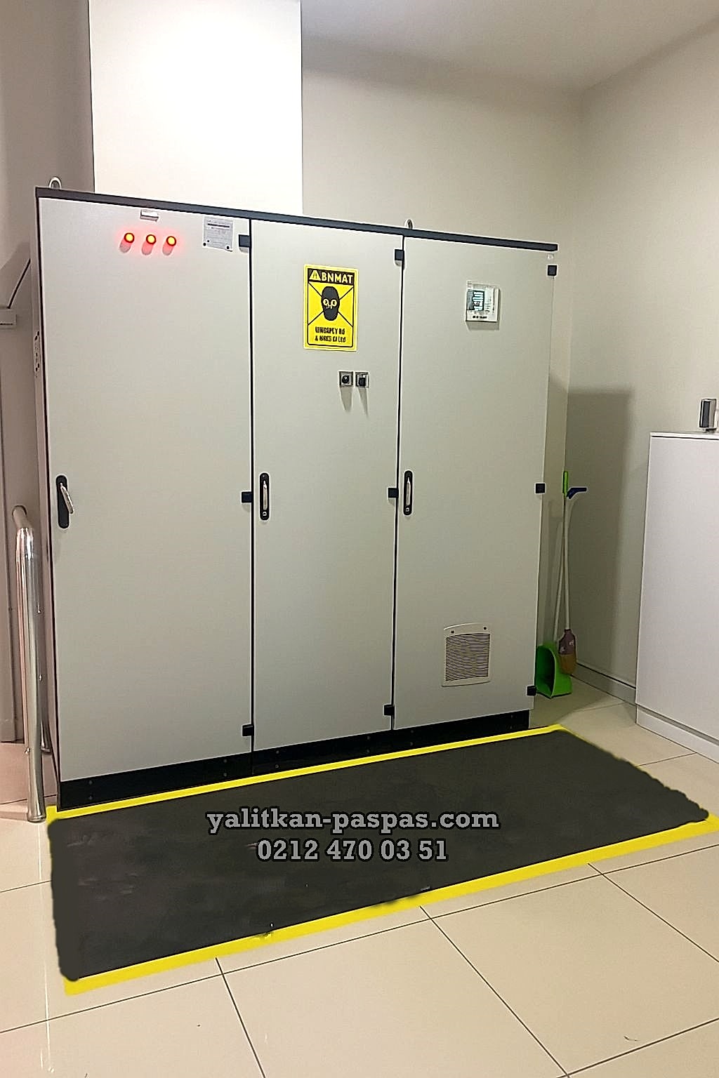 elektrik pano önü paspası, pano önü yalıtkan paspas, elektrik izole paspas, antistatik paspas, endüstriyel pano paspası, izole pano önü halı, TS EN 61111 paspas, elektrik güvenlik paspası, yalıtkan zemin kaplama, pano odası izolasyon paspası, İstanbul pano paspası, Türkiye pano paspası